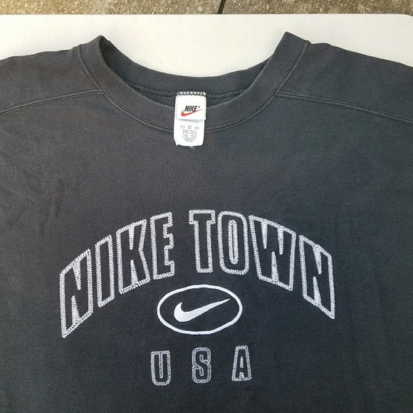 nike town sweatshirt